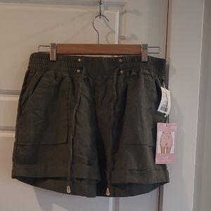 Simply Blessed Linen Blend Shorts. Size L